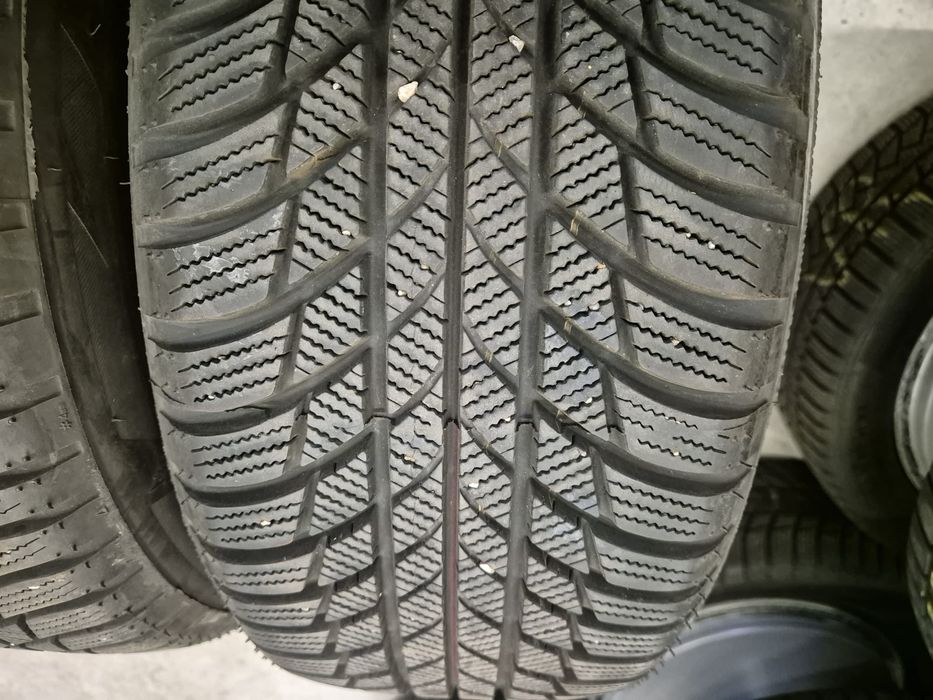 4 anvelope iarna Bridgestone 215 55 17 stare foarte buna