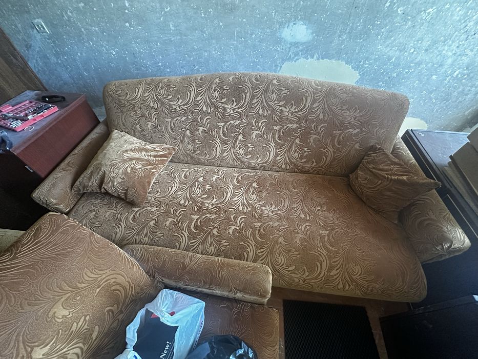 Отдам диван и 2 кресла даром