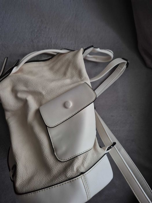 Дамска  раница с два джоба отстрани