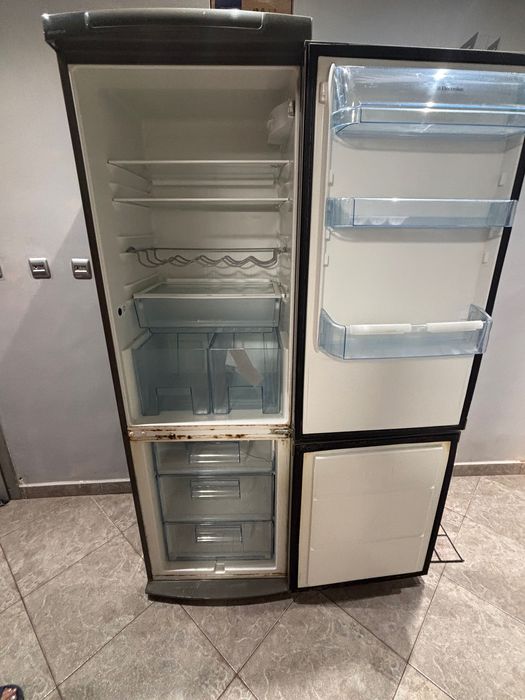 Продавам хладилник Електролукс втора употреба