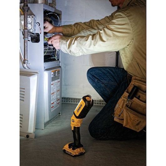 Фенер акумулаторен DEWALT DCL050/18V