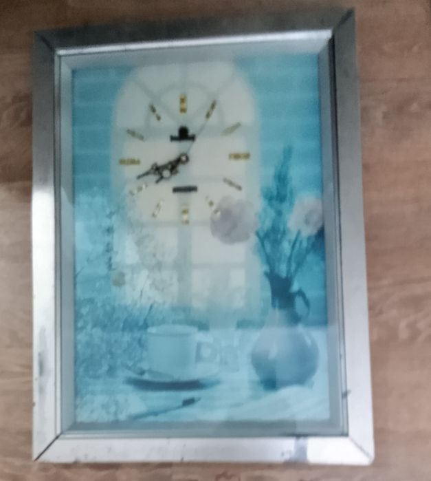 Продам настенные часы.