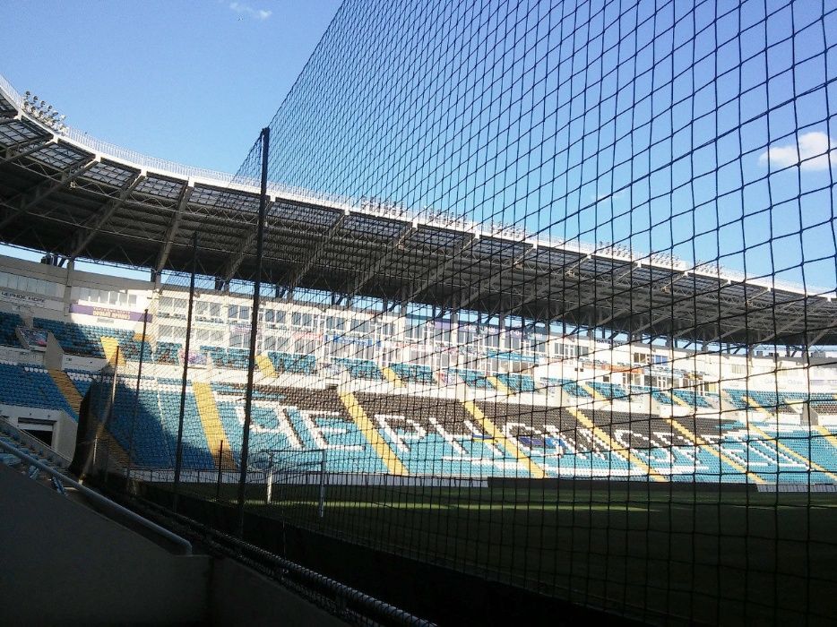 Сетка заградительная для футбольного поля