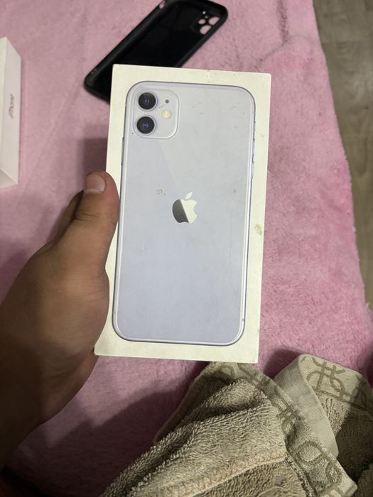 Продам 2 айфона 11