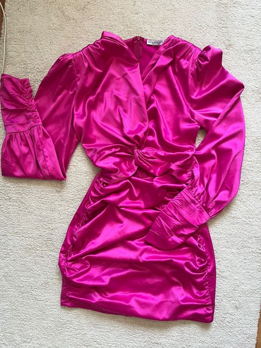 Продам платья по 2000