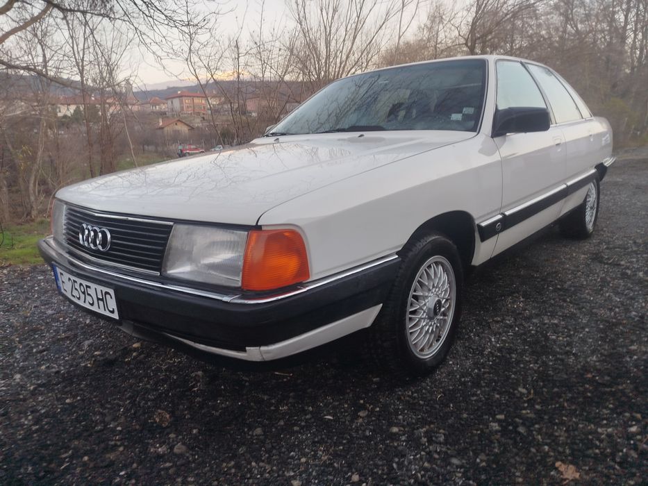 Продавам Audi 100 2.2 i 1990г