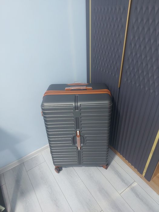 Чемодан новый большой