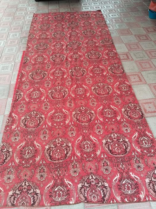 Продам ковёр красный