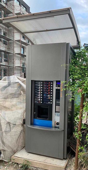 Вендинг Машина NECTA ASTRO с метален куфар и покрив