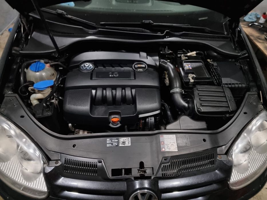 Vand golf 5 1.6 benzină