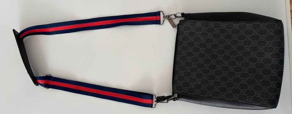 Продаю барсетку.