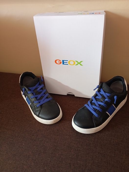 Кожени обувки Geox