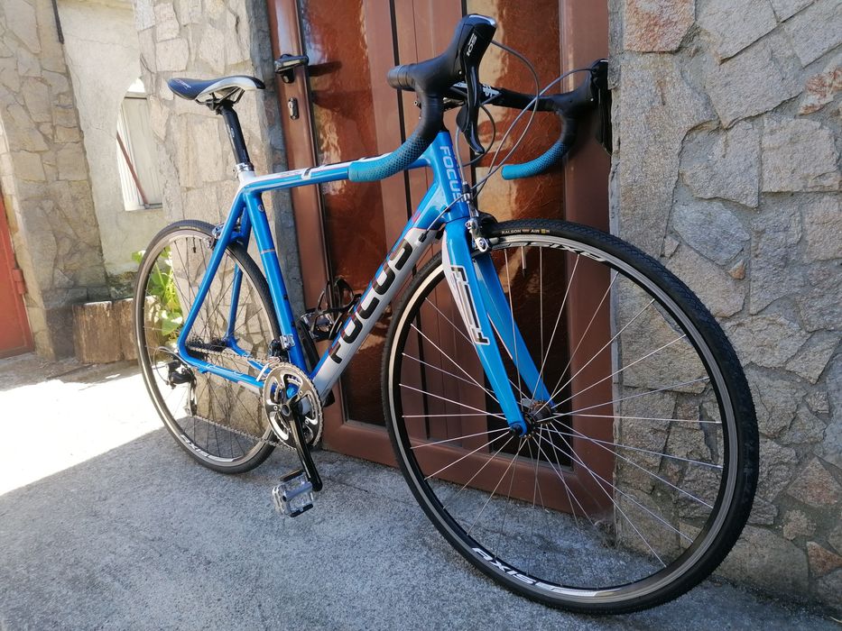 Шосеен FOCUS Carbon, 2*10 Shimano 105