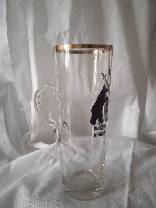 Пивная стеклянная кружка.