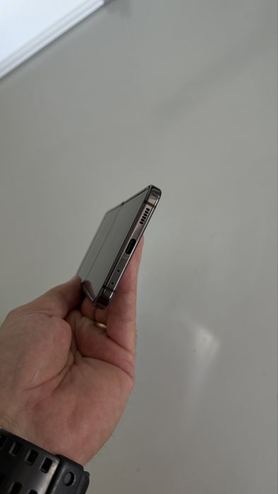 Samsung Galaxy Z Flip5 512GB  – Gri Grafit – Stare foarte bună