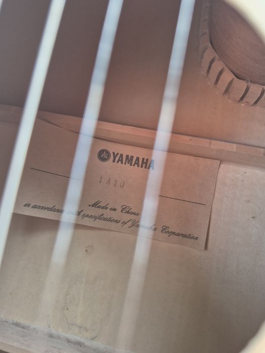 Акустическая гитара YAMAHA. Электро-гитара Phil Pro с комбо усилителем