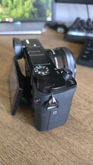 Sony A6000 mirrorless + obiectiv 16-50mm OSS