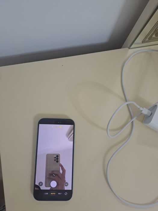 Iphone 15 зеленый свет