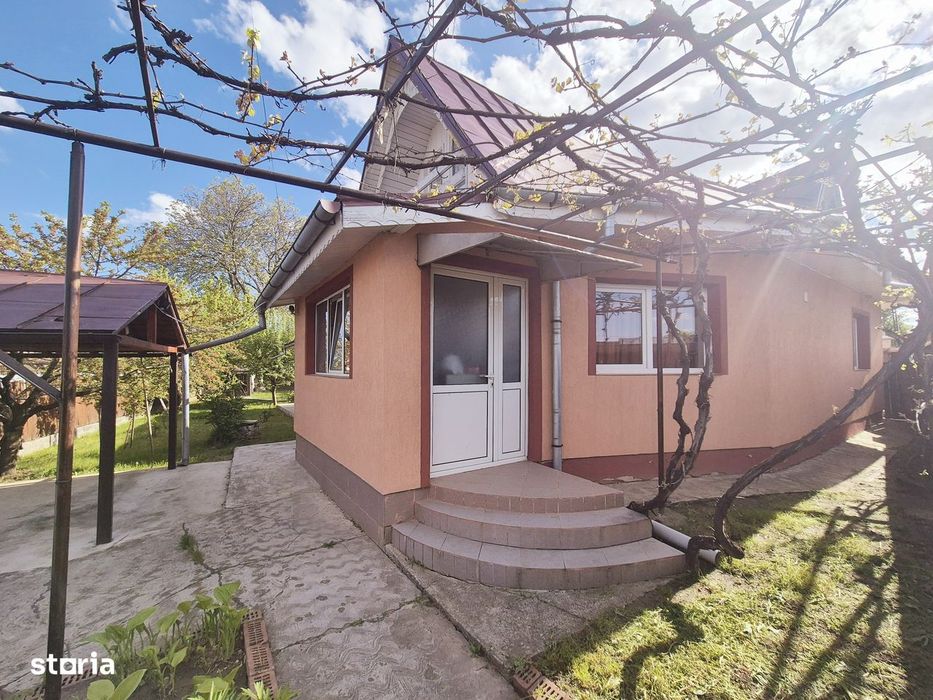 Casă din cărămidă și teren generos, comuna Dobreni