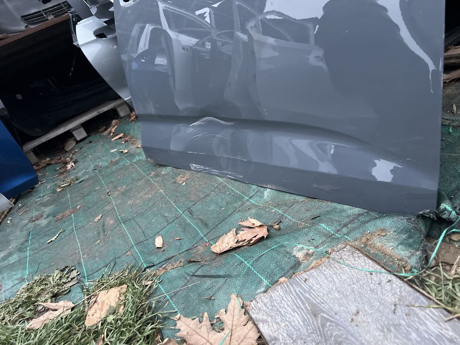 Vw Caddy 2k7 2022 предна дясна врата