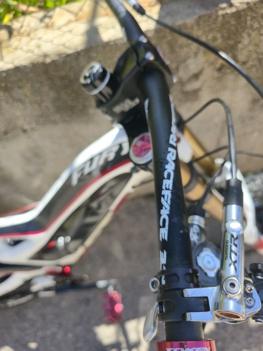 GT fury 26 Карбонов Downhill bike Fox 40 сервизиран XTR Спирачки Fox shox