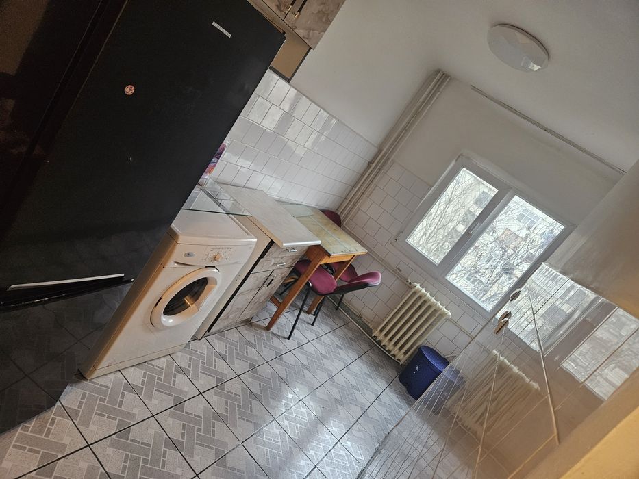 Închiriez garsonieră