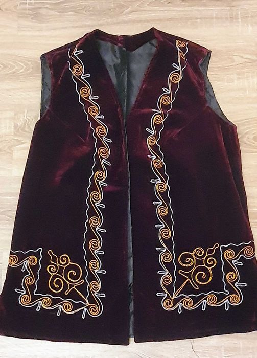 Камзолы новые женские велюр