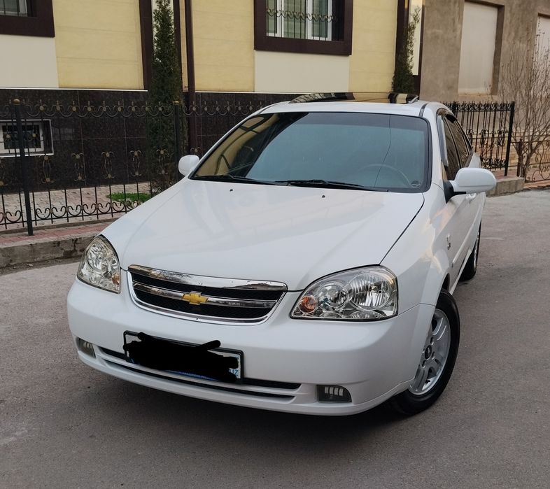 Lasetti 2011 aftomat sotiladi