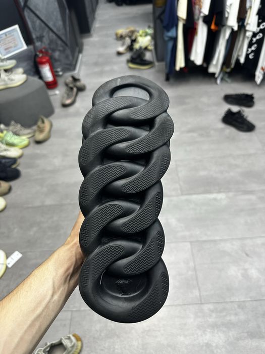 Versace chain reaction