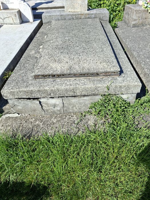 Loc de veci in cimitirul Pacea Suceava