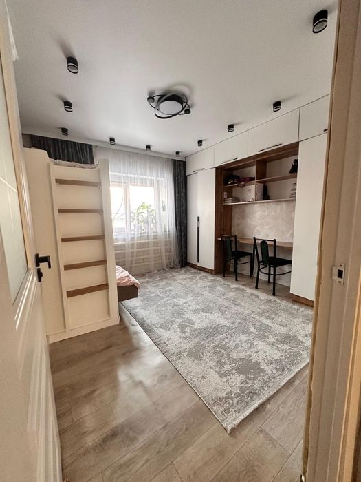 Продам новый шкаф с партами