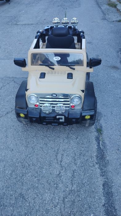 ,Детска акумулаторна кола