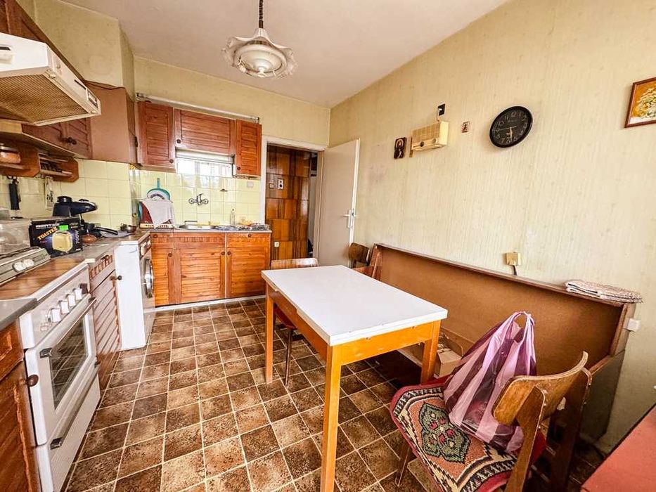 Двустаен апартамент с отлична локация – кв. Хъшове, Русе