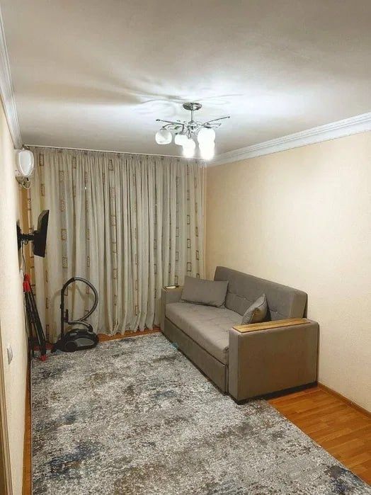 Novza metrosi yaqinida 1 xonali kvartira ijaraga beriladi (bez makler)