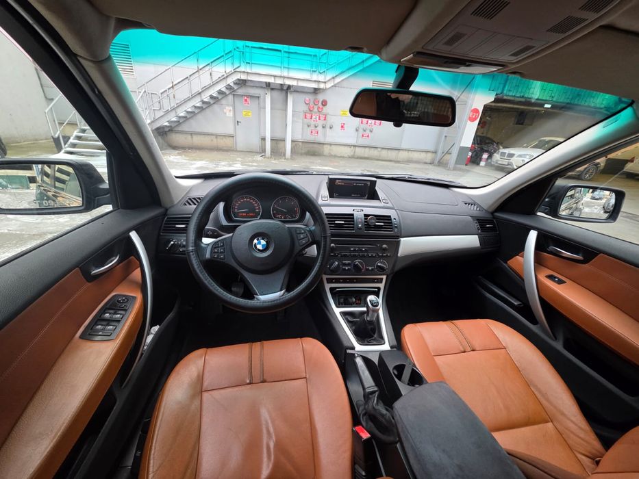 Vand Bmw x3  de culoare neagra 4x4