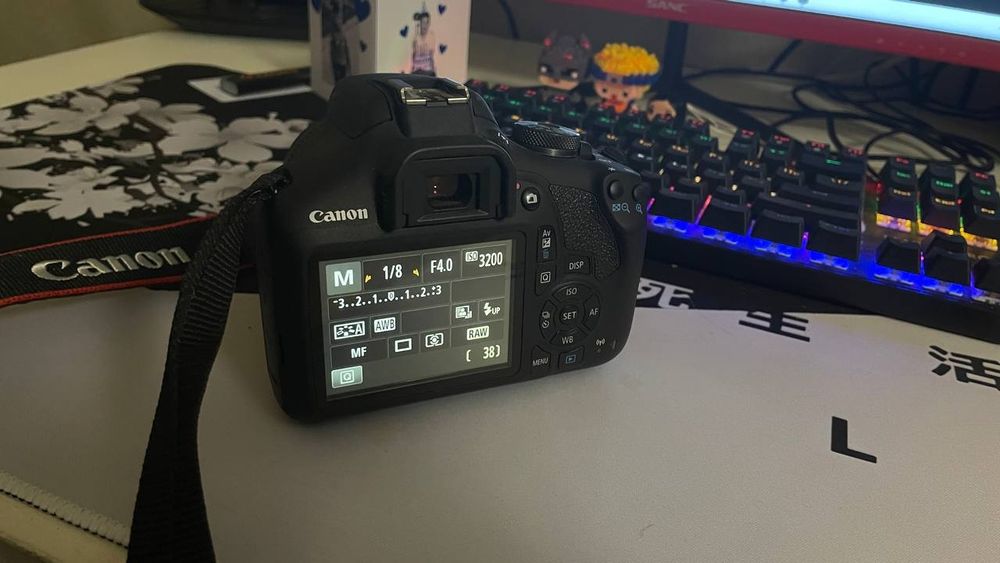 Фотоаппарат canon eos2000d