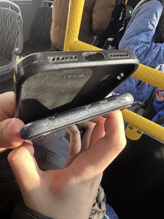 продам айфон 11 64гб 67акб