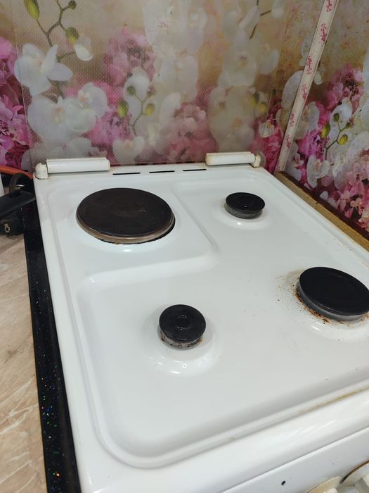 Продам газ плиту Deluxe