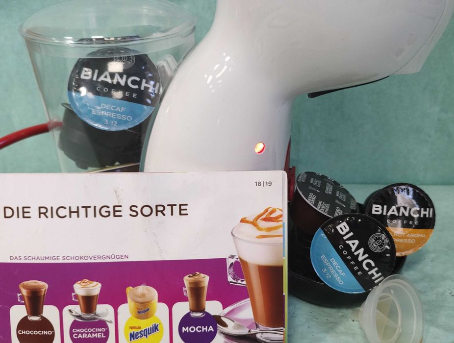 Кафемашина с гаранция 1 година NESCAFÉ® система Dolce gusto Delonghi Krups Piccolo XS.Black/White