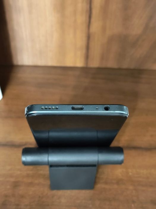 Продам смартфон vivo Y17s