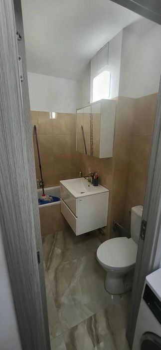 Inchiriez apartament cu 3 camere