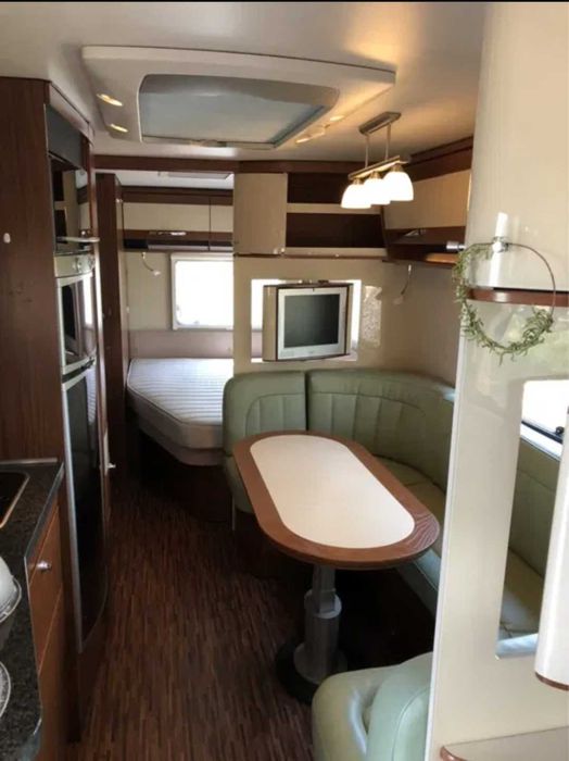 Каравана с навес къмпинг "Градина"