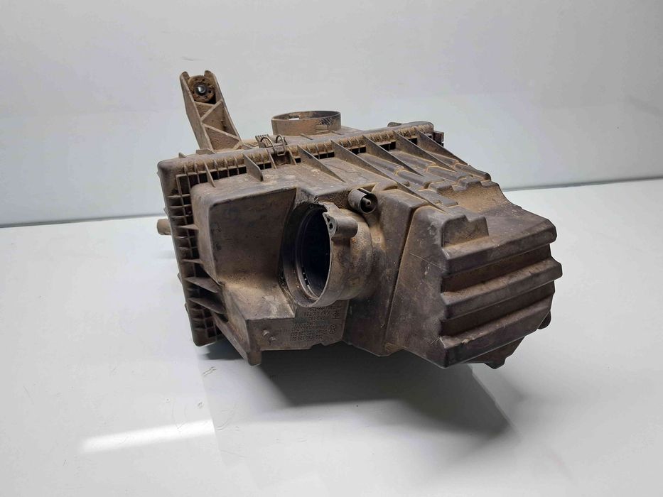 Carcasa filtru aer Volkswagen Transporter 5 (7HB, 7HJ) [Fabr 2004-2013
