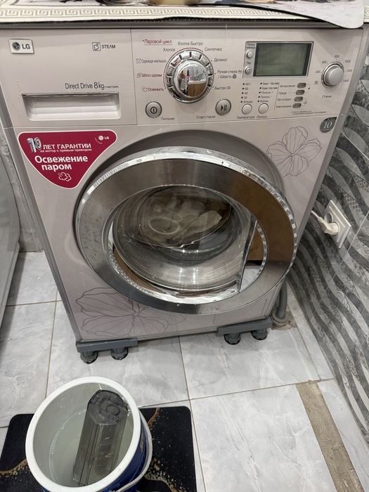 Продам машинку LG