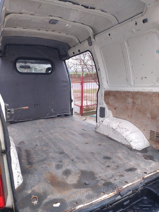 Vând Nisan de marfă