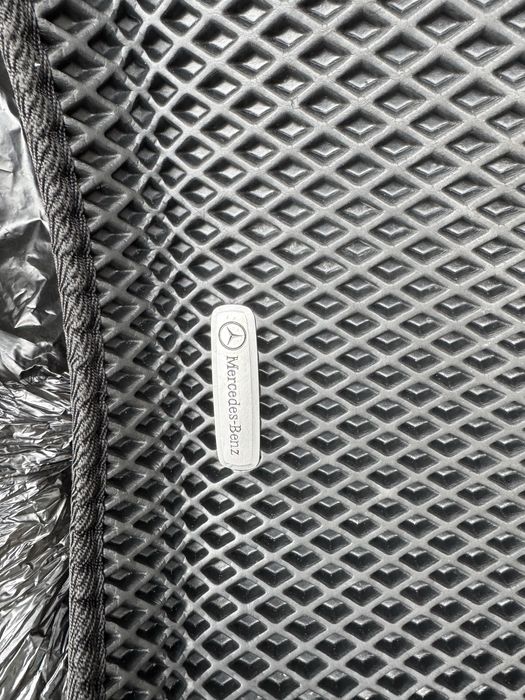 Эва Коврик Мерседес W211