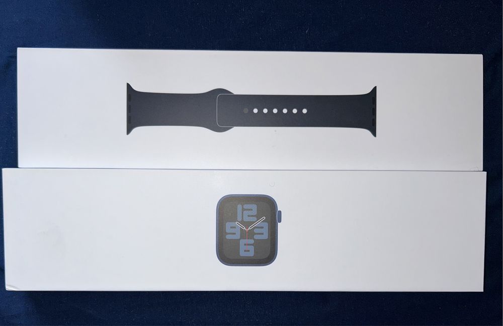 Продам Apple Watch SE с гарантией