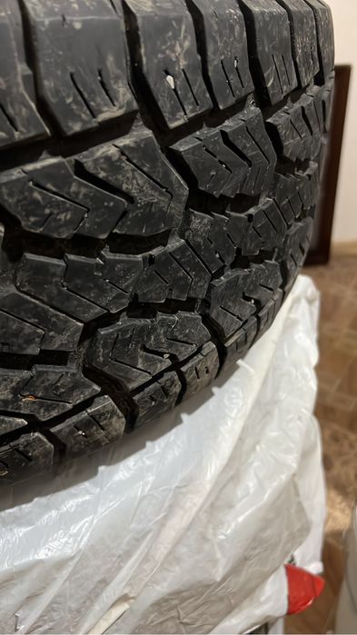 Продам резину липучка 265/60R18