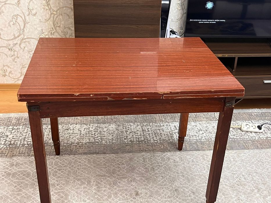 Стол раздвижной полированный