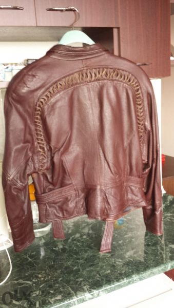 Продавам кожено яке